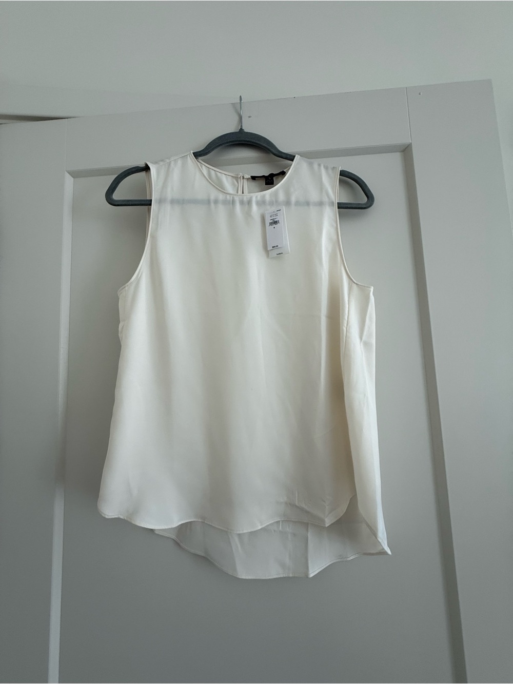 Banana Republic Cream Sleeveless High-Low Camisole